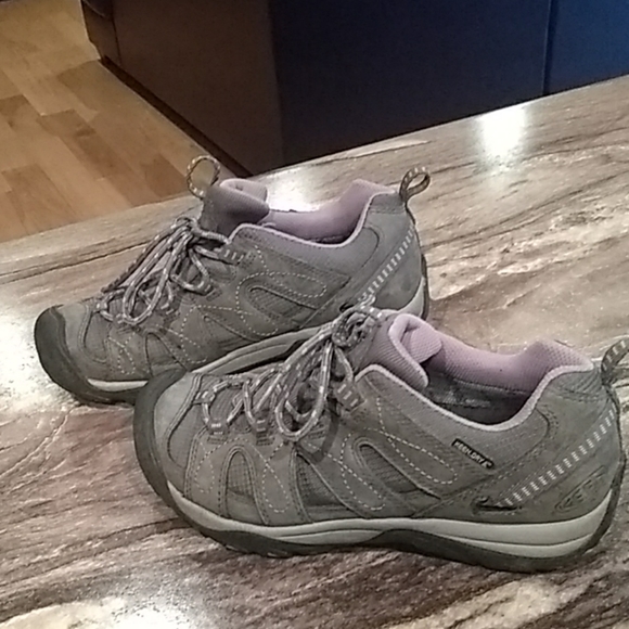 Woman's Keen Hiking Shoe - Picture 1 of 1
